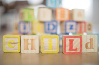 4 bonnes raisons de choisir des jeux éducatifs en bois pour vos enfants